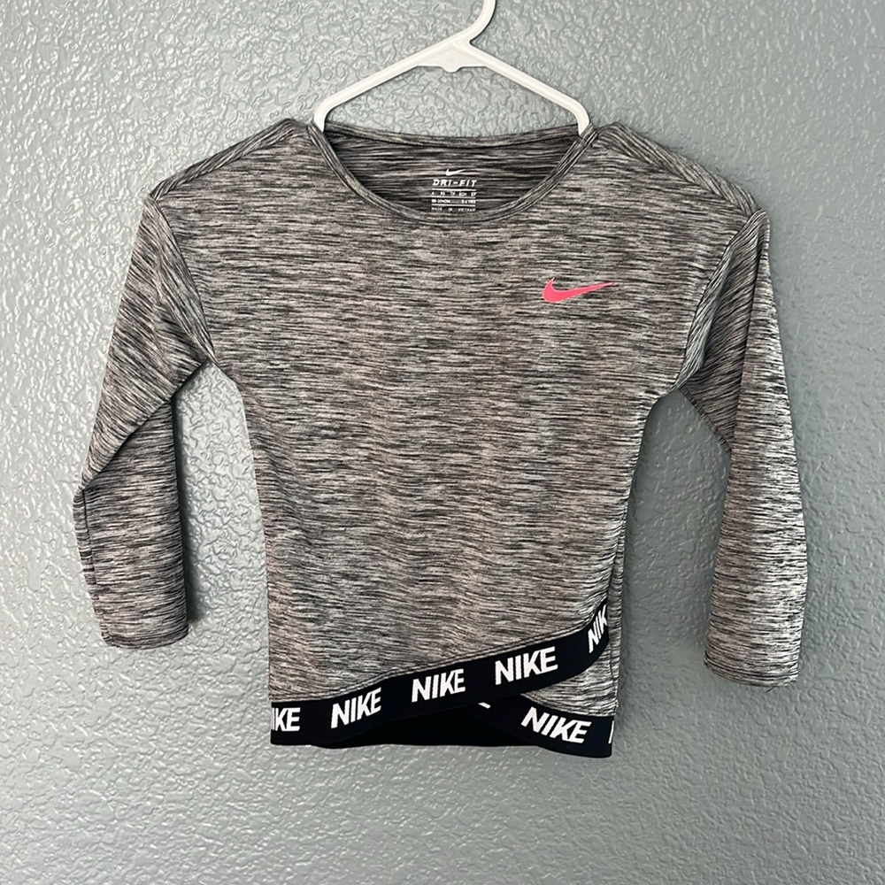 Girls Nike top xs size 3-4